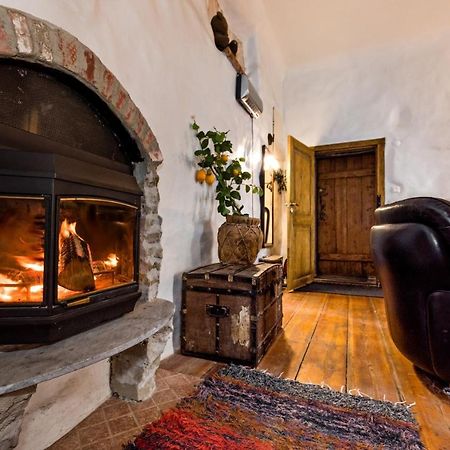 Historical Two-Bedroom Apartment With Sauna, Jacuzzi And Fireplace Таллин Экстерьер фото